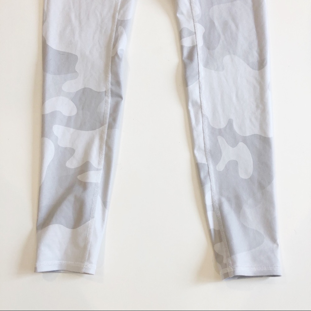 Alo Yoga White Camo High Waist Camo Vapor Legging - Picture 6 of 8